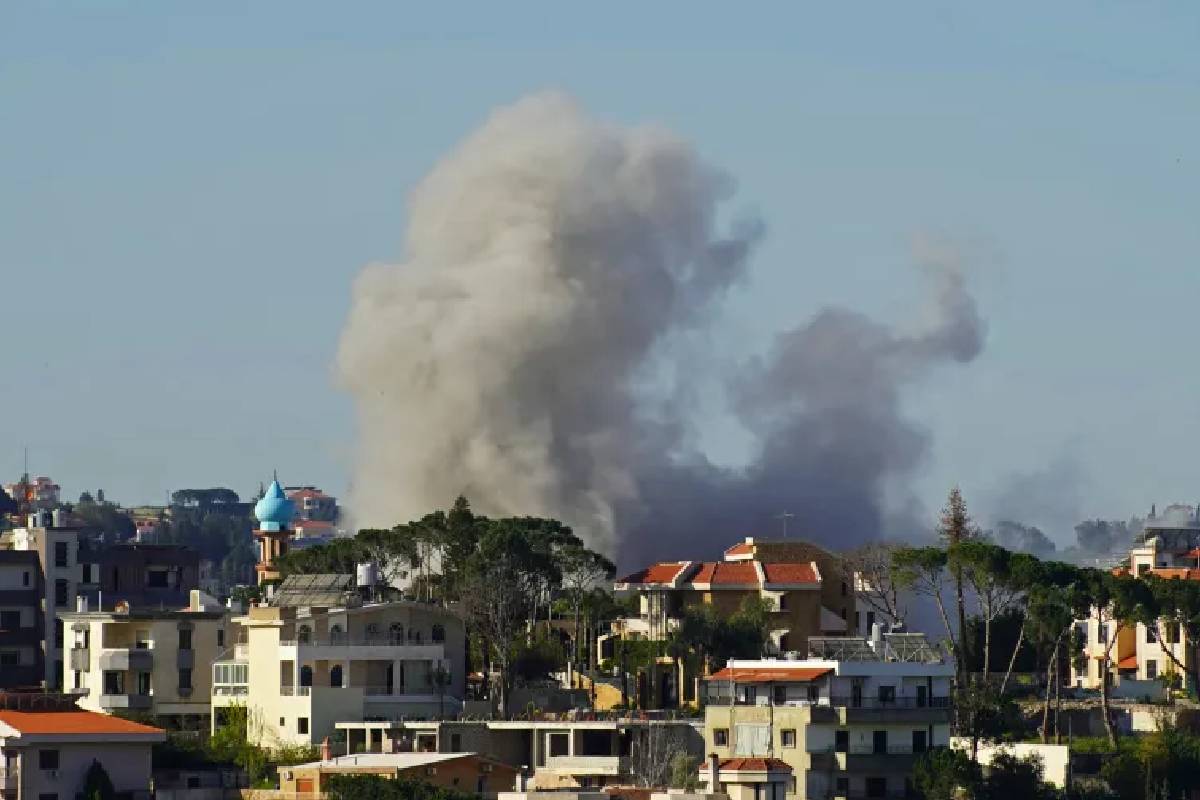 தெற்கு லெபனானில் இஸ்ரேல் தாக்குதல் ; 18 பேர் பலி, 30 பேர் காயம் | Israeli Attack In Southern Lebanon 18 Killed தெற்கு லெபனானில் இஸ்ரேல் தாக்குதல் ; 18 பேர் பலி, 30 பேர் காயம் | Israeli Attack In Southern Lebanon 18 Killed
