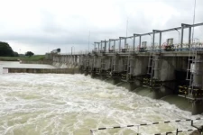 கிளிநொச்சி இரணைமடு குளத்தின் 14 வான் கதவுகள் திறப்பு