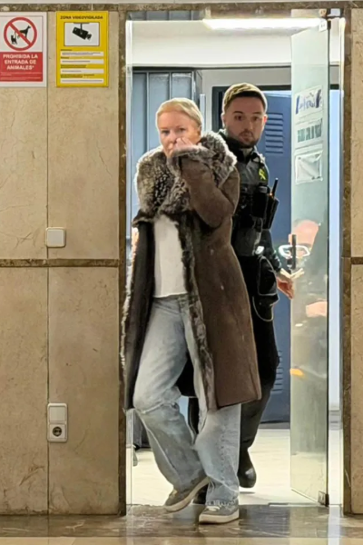 இளவரசர் ஹரியின் முன்னாள் காதலி வெளிநாடொன்றில் கைது | Prince Harry Ex Lover Arrested For Not Paying Bill இளவரசர் ஹரியின் முன்னாள் காதலி வெளிநாடொன்றில் கைது | Prince Harry Ex Lover Arrested For Not Paying Bill