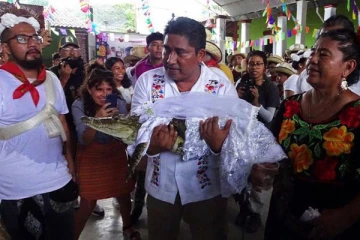 முதலையை மணந்த மேயர்