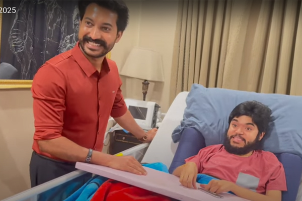 படுக்கையில் நெப்போலியன் மகன்... எலும்பும் தோலுமாக மாறியதற்கு என்ன காரணம்? நேரில் சந்தித்த பிரபலம் | Nepoleon Son Dhanush Meet Madhampatty Rangaraj