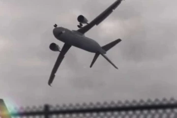 விமானத்தை வேண்டுமென்றே மோதவுள்ளதாக விமானி மிரட்டல்., குடியிருப்பாளர்கள் வெளியேற்றம்; அமெரிக்க நகரத்தில் பரபரப்பு