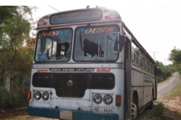 முகமூடி அணிந்து பேருந்து மீது தாக்குதல் நடத்திய இளைஞர்கள் கைது