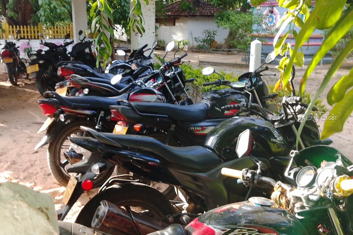 டிக்டொக் செயலி ஊடாக போக்குவரத்துப் பொலிஸாருக்கு இடையூறு - இருவர் கைது | Two Arrested Traffic Police Through Tiktok
