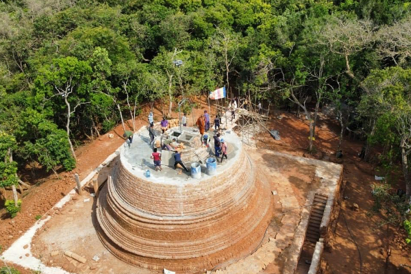 குருந்தூர் மலையில் பௌத்த வழிபாடுகளுக்கு இடையூறு! பௌத்த பிக்குகள் பொலிஸ் நிலையத்தில் முறைப்பாடு (Video) | Kurundur Hill Problem Police Investigation