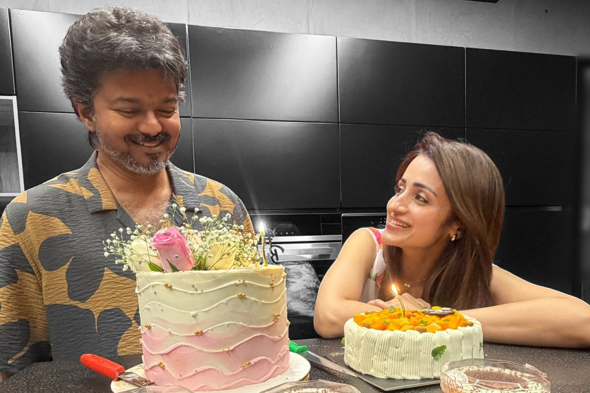 முதலமைச்சர் விஜய் அணிந்திருக்கும் இந்த சட்டையின் விலை எவ்வளவு தெரியுமா? முழு விவரம் இதோ | Trisha Insta Post Cm Vijay Shirt Price