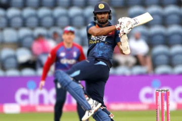 ශ්‍රී ලංකා ක්‍රිකට් කණ්ඩායමේ ප්‍රබලයෙකුට කොවිඩ් ආසාදනය වේ.