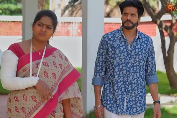 குணசேகரனை ஓடவிட்டு அதிரடியாக களத்தில் இறங்கிய ஜனனி... எதிர்நீச்சல் தொடர்கிறது புரொமோ | Ethirneechal Thodargiradhu Serial Promo 08 Dec குணசேகரனை ஓடவிட்டு அதிரடியாக களத்தில் இறங்கிய ஜனனி... எதிர்நீச்சல் தொடர்கிறது புரொமோ | Ethirneechal Thodargiradhu Serial Promo 08 Dec