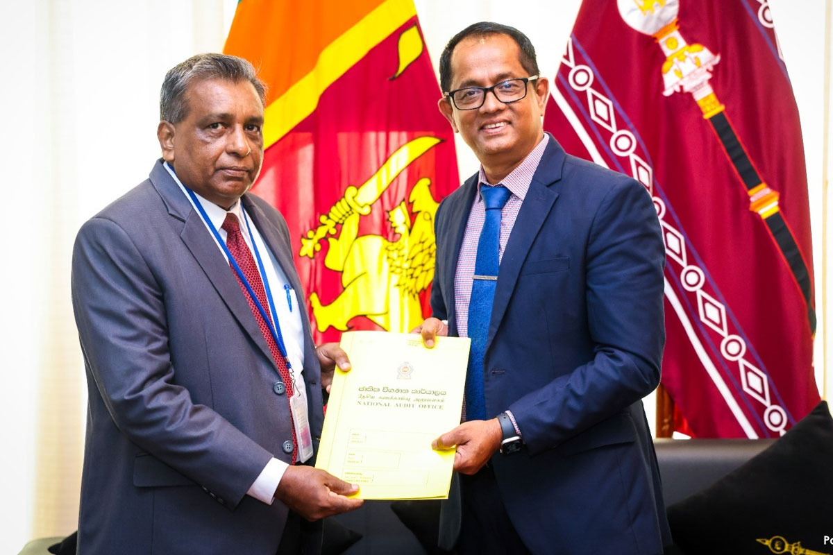 රාජ්‍ය රහස් රකින්නට විගණන කොමිසමේ නව සාමාජිකයන් දිවුරුම් දෙයි | Audit Commission New Members Take Oath