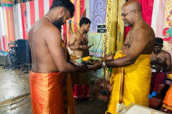 தவசிக்குளம் பாலவிநாயகர் கோவிலில் 85 ஆயிரத்திற்கு ஏலம் போன மாம்பழம்! | Vavuniya Thavasikulam Bala Vinayagar Auction Mango