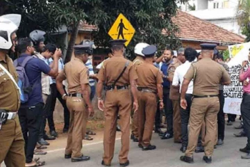 யாழில் இடம்பெற்ற பேரணியில் பொலிஸார் நுழைந்ததால் பதற்றம்