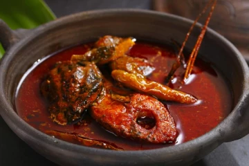 சூப்பரான சுவையில் கேரளா ஸ்டைல் மீன் குழம்பு: ரெசிபி இதோ