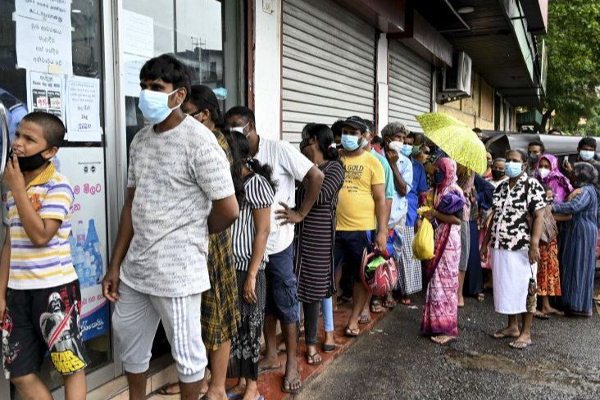 மக்கள் திண்டாட்டத்தில் இருக்க பங்களாவில் நாடாளுமன்ற உறுப்பினர்கள் கொண்டாட்டம்! | Members Of Parliament Celebrate Peoples Hungry