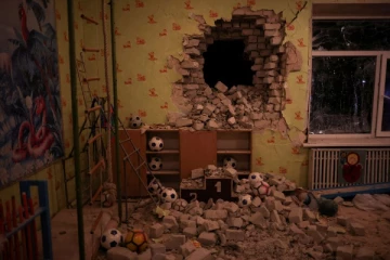 உக்ரைன் மீது எறிகனை தாக்குதல்! ரஸ்ய படையெடுப்பின் ஆரம்பமா? ஏற்பட்டுள்ள அச்சம்!(Photo)