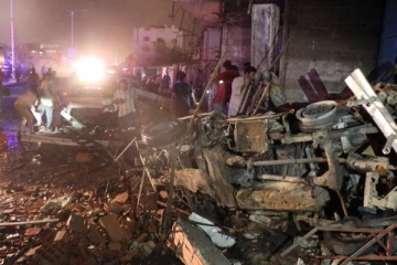 பிரபல நாட்டின் விமான நிலையத்தில் கார் வெடிகுண்டு தாக்குதல்: 9 அப்பாவிகள் பலியான சோகம்