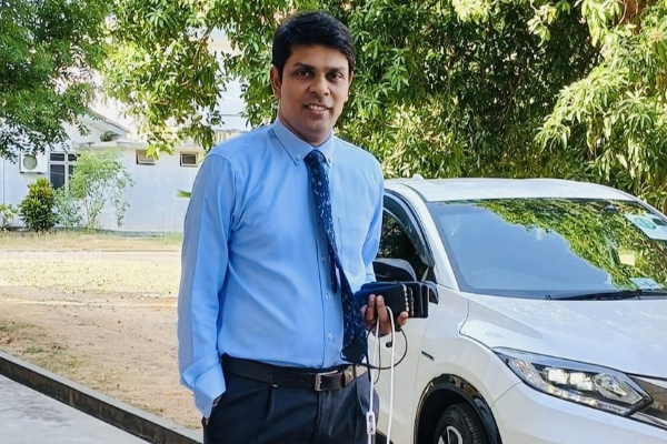 சபையில் அர்ச்சுனாவை தகாத வார்த்தைகளால் விழித்து பேச்சு! சபாநாயகரின் உத்தரவு | Archana Ramanathan M P Parliment