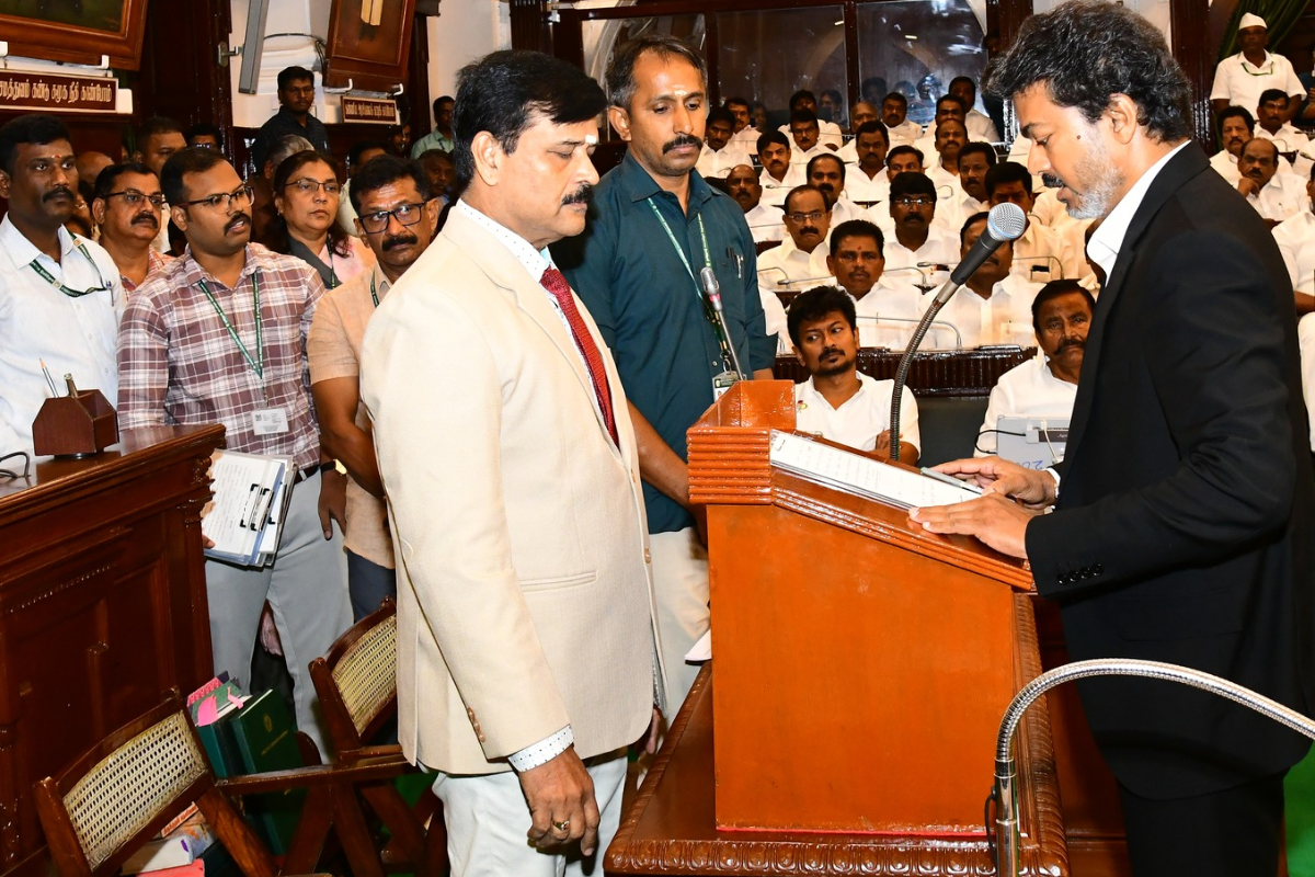 த.வெ.கவில் சான்றிதழை மறந்து கூட்டத்தொடருக்கு வருகை தந்த எம்.எல்.ஏக்கள்! | Cm Vijay Takes Oath As Mla In Tn Assembly Today த.வெ.கவில் சான்றிதழை மறந்து கூட்டத்தொடருக்கு வருகை தந்த எம்.எல்.ஏக்கள்! | Cm Vijay Takes Oath As Mla In Tn Assembly Today