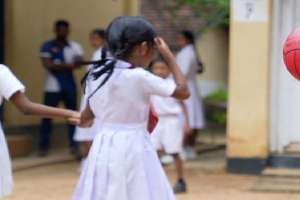 யாழ் பாடசாலை ஒன்றின் அதிபரின் மூர்க்க குணத்தால் துடிதுடித்த சிறுமி! | The Principal Who Harassed The Student