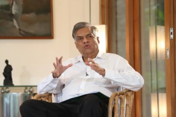நெருக்கடியில் இலங்கை! முக்கிய அமைச்சர் ரணிலுடன் பேச்சு
