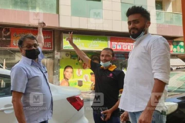 வெளிநாட்டில் பூனையை காப்பாற்றிய இந்தியர் உட்பட நால்வர்: பெருந்தொகை பரிசளித்து பாராட்டிய பிரதமர்