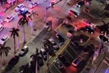 அமெரிக்க மாலுக்குள் புகுந்ததா ஏலியன்கள்... உண்மை நிலவரம் என்ன?