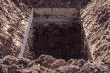 மனிதர்களை உயிருடன் புதைக்கும் ரஷ்ய நிறுவனம்!