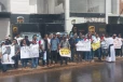 හෝටලයක මුවාවෙන් ඉදිවන සිමෙන්ති කර්මාන්තශාලාවට එරෙහිව ජනතාව පාරට