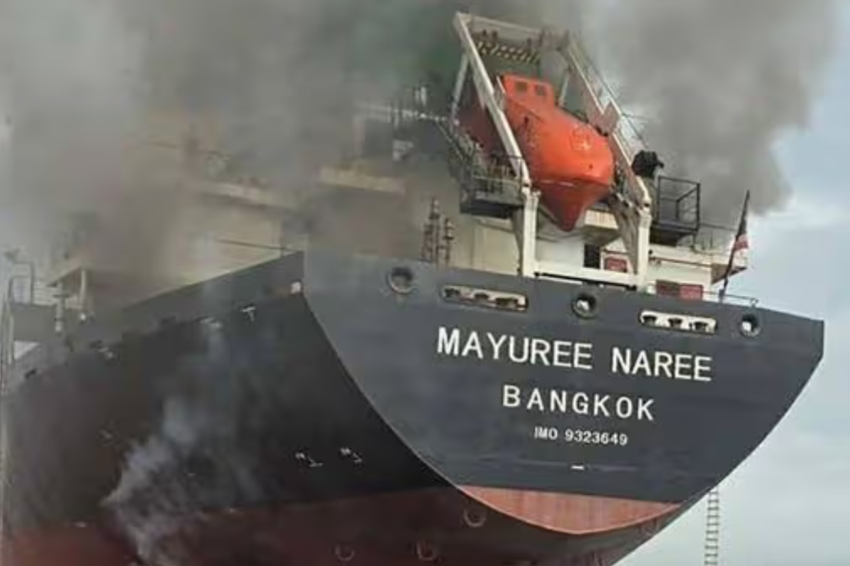 ஈரான் போர் எதிரொலி: விமான சேவைகள் இரத்து - உயரும் பயணக் கட்டணம் | Iran War Flight Services Travel Fares Rising