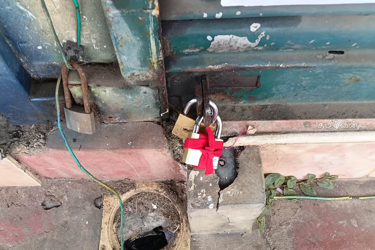 ஹட்டன் நகரில் வாடகை நிலுவை செலுத்தாத 10 கடைகளுக்கு சீல் | 10 Shops In Hatton Sealed For Non Payment Of Rent