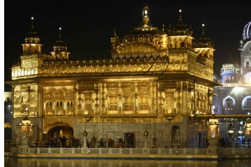 அமிர்தசரஸ் பொற்கோயில் கருவறைக்குள் புகுந்து மர்ம நபர் அடித்துக் கொலை - அதிர்ச்சி தகவல்