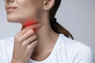 உங்கள் தொண்டையில் கிச் கிச் தொந்தரவா ? இதனை போக்க சில எளிய சித்த வைத்தியம் இதோ!