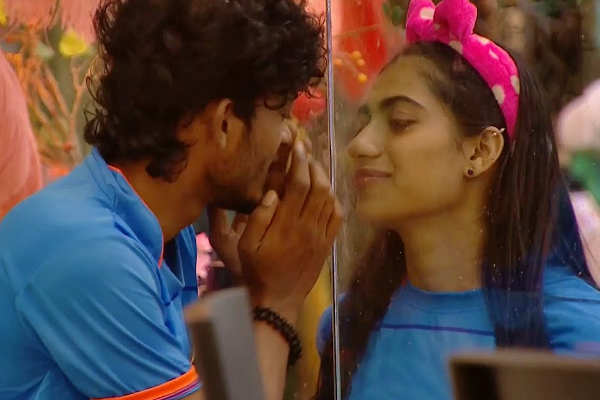 பிக்பாஸ் வீட்டில் காதலில் சிக்கிய ஐஷூ; கடும் கோபத்தில் பெற்றோர்! | Aishu Love Bigg Boss House Angry Parents