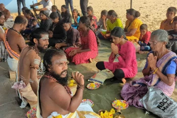 முள்ளிவாய்க்கால் கடற்கரையில் பிதிர்கடன் ஆத்ம சாந்தி பூசை