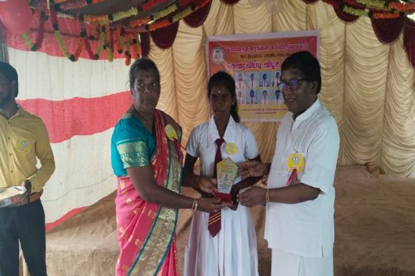 யாழ்ப்பாணத்தில் தேசிய கிரிக்கெட் அணியில் தெரிவான மாணவிக்கு கௌரவிப்பு! | Award Select Student National Cricket Team Jaffna