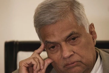 சர்வகட்சி அரசாங்கத்தால் நெருக்கடியில் ரணில்