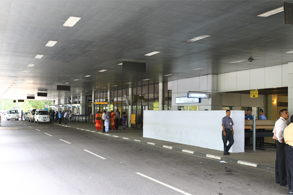 குவைத்திலிருந்து தனது சம்பள நிலுவையைப் பெற்றுக்கொண்டு தாயகம் திரும்பிய பெண் | Receiving Her Salary Arrears Return From Kuwait