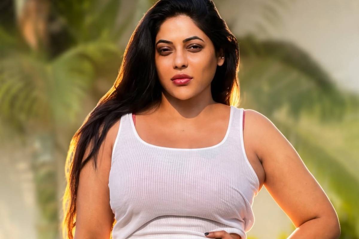டிசர்ட்டில் ரசிகர்களை வாயடைக்க வைக்கும் நடிகை ரேஷ்மா.. | Reshma Pasupuleti Tshirt Photos Post Fans React டிசர்ட்டில் ரசிகர்களை வாயடைக்க வைக்கும் நடிகை ரேஷ்மா.. | Reshma Pasupuleti Tshirt Photos Post Fans React