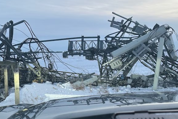 கனடாவில் செல்போன் கோபுரத்தை சேதப்படுத்திய நபர்கள் | Cell Phone Tower Intentionally Vandalised Rcmp