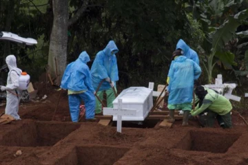 நாடொன்றில் இந்த மாதத்தில் சுமார் 120 மருத்துவர்கள் கொரோனாவால்  உயிரிழப்பு