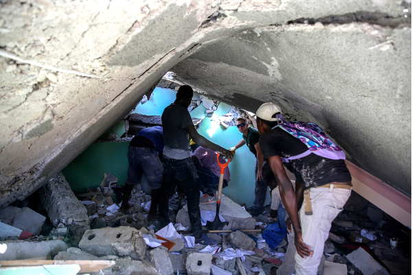ஹைதி பூகம்பம்: பலி எண்ணிக்கை 724-ஆக உயர்வு! | Haiti Earthquake Death Toll Climbs 724 2800 Wound