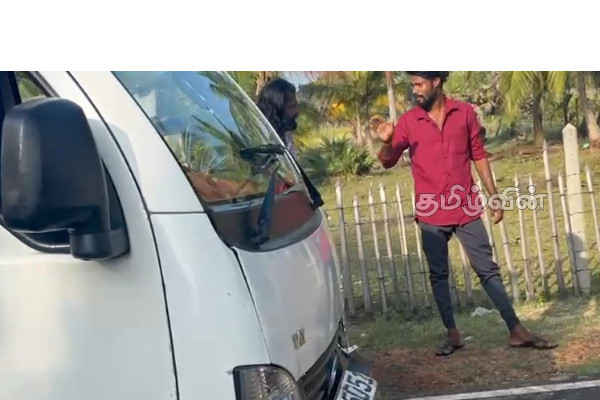 யாழ்.வடமராட்சி கிழக்கில் வேக கட்டுப்பாட்டை இழந்து விபத்துக்குள்ளான வாகனம் ! | Vehicle Accident At Mamunai Junction யாழ்.வடமராட்சி கிழக்கில் வேக கட்டுப்பாட்டை இழந்து விபத்துக்குள்ளான வாகனம் ! | Vehicle Accident At Mamunai Junction