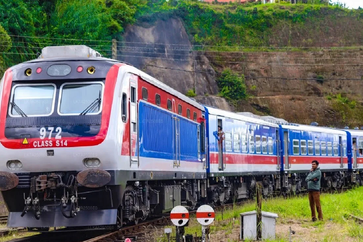 பொல்கஹவெல மற்றும் பேராதனை இடையே புதிய ரயில் சேவை | New Train Service Polgahawela And Peradeniya பொல்கஹவெல மற்றும் பேராதனை இடையே புதிய ரயில் சேவை | New Train Service Polgahawela And Peradeniya