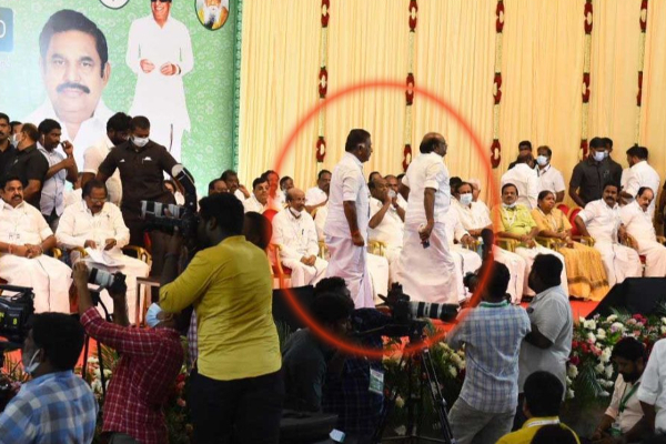 ஓபிஎஸ் மீது தண்ணீர் பாட்டில் வீசியவர் யார்? பரபரப்பு காட்சி இதோ | Person Threw Bottle Of Water Ops