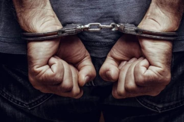 கொரோனா தனிப்படுத்தல் விடுதியிலிருந்து தப்பிச் சென்ற பெண்! லாவகமாக பிடித்த ஊழியர்கள்