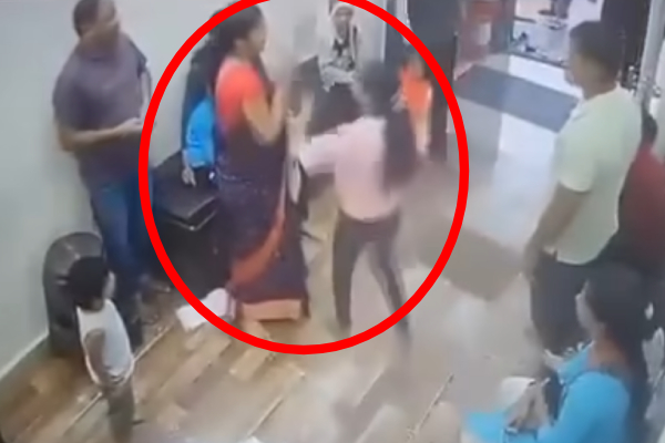 வைத்தியசாலையில் பயங்கரம்; கொடூரமாக தாக்கப்பட்ட பெண்! | Woman Brutally Attacked In Hospital Viral Video