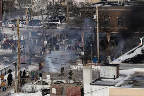அமெரிக்காவில் மீண்டும் ஒரு துப்பாக்கிச் சூடு! வீதிக்கிறங்கிய ஆர்ப்பாட்டக்காரர்களால் பதற்றம் | Died Shooting Immigration Officer Minnesota Usa
