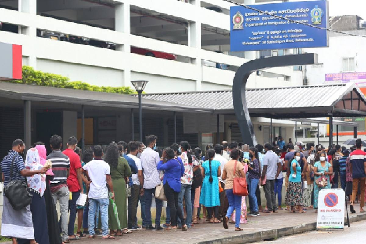 குடிவரவு மற்றும் குடியகல்வு திணைக்கள அதிகாரி CIDயினால் கைது | Passport Office Boss Arrested For Financial Fraud குடிவரவு மற்றும் குடியகல்வு திணைக்கள அதிகாரி CIDயினால் கைது | Passport Office Boss Arrested For Financial Fraud