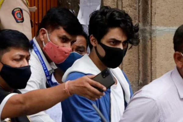‘’ வீடியோ காலில் பேசிய ஆர்யன் ‘’  - செலவுக்குப் பணம் அனுப்பிய ஷாருக்! | Shah Rukh Khan Spokearyan Khan Through Video Call