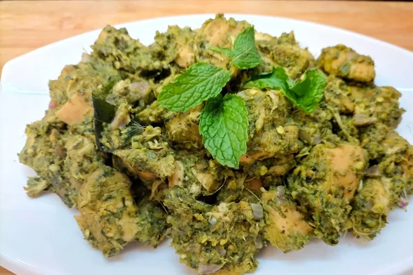 andhra style green chilli chicken