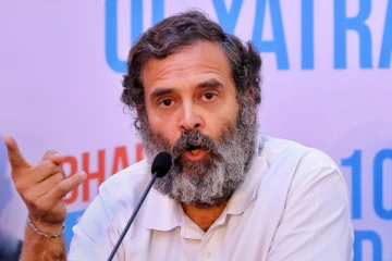 எலும்பை உறைய வைக்கும் குளிர்: ஆனாலும் டி-ஷர்ட் மட்டுமே அணிவது ஏன் - ராகுல்காந்தி வேதனை